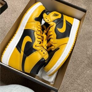 Nike Air Jordan 1 Box in Black and Yellow